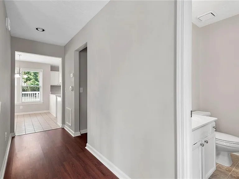 465 Mikasa Dr — Photo 3