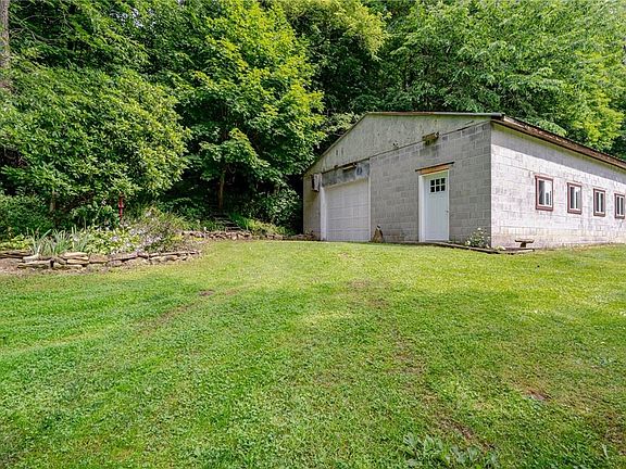 3rd image of 2844 Seanor Rd