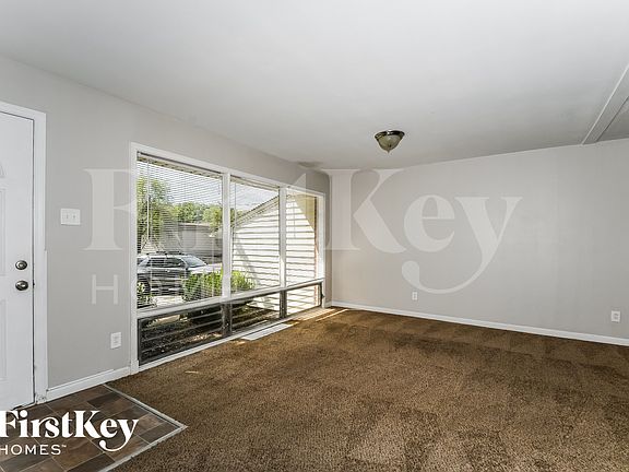 3rd image of 535 Saint Anthony Ln