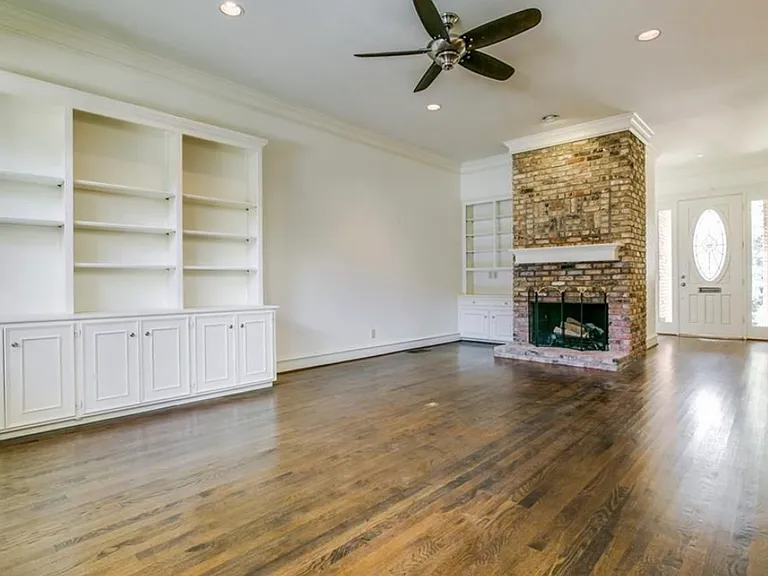 4110 Lovers Ln — Photo 6