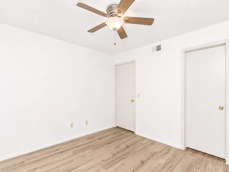 Riverbend Apartments — Photo 34