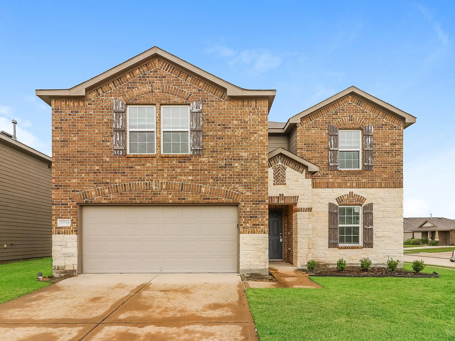 4 bed, 2.5 bath, 2763 sqft, $2,120 — Photo 1