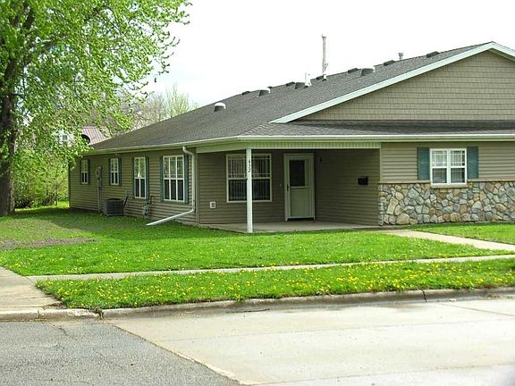 2nd image of 432 Pleasant St