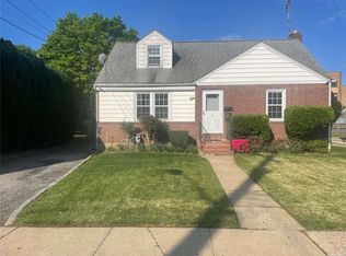 11 Lawrence St, Uniondale, NY 11553