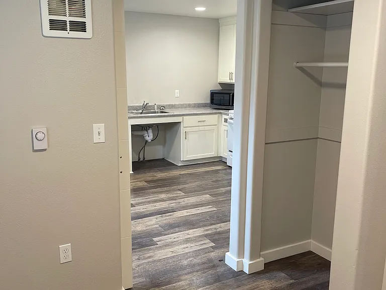 1139 S G St #5 — Photo 7