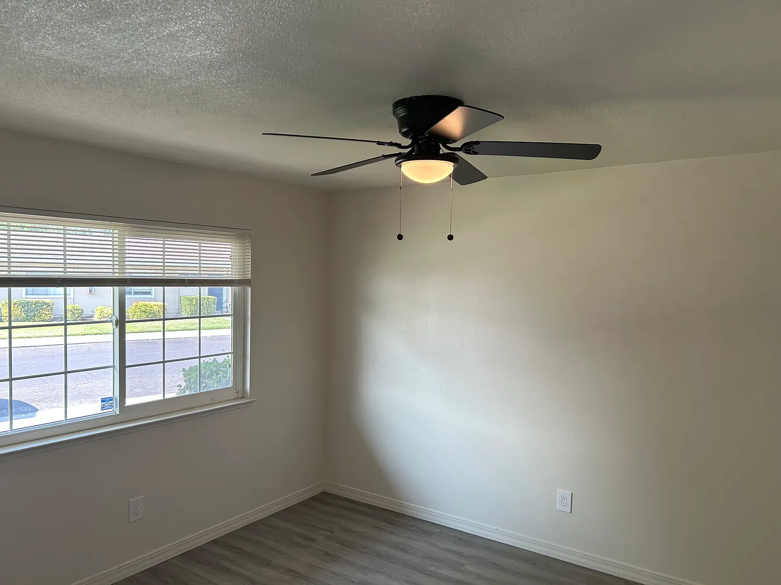 2 bed, 1000 sqft, $2,100 — Photo 2