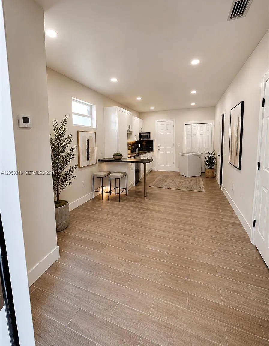 2 bed, 1.0 bath, 2936 sqft, $1,750 — Photo 1