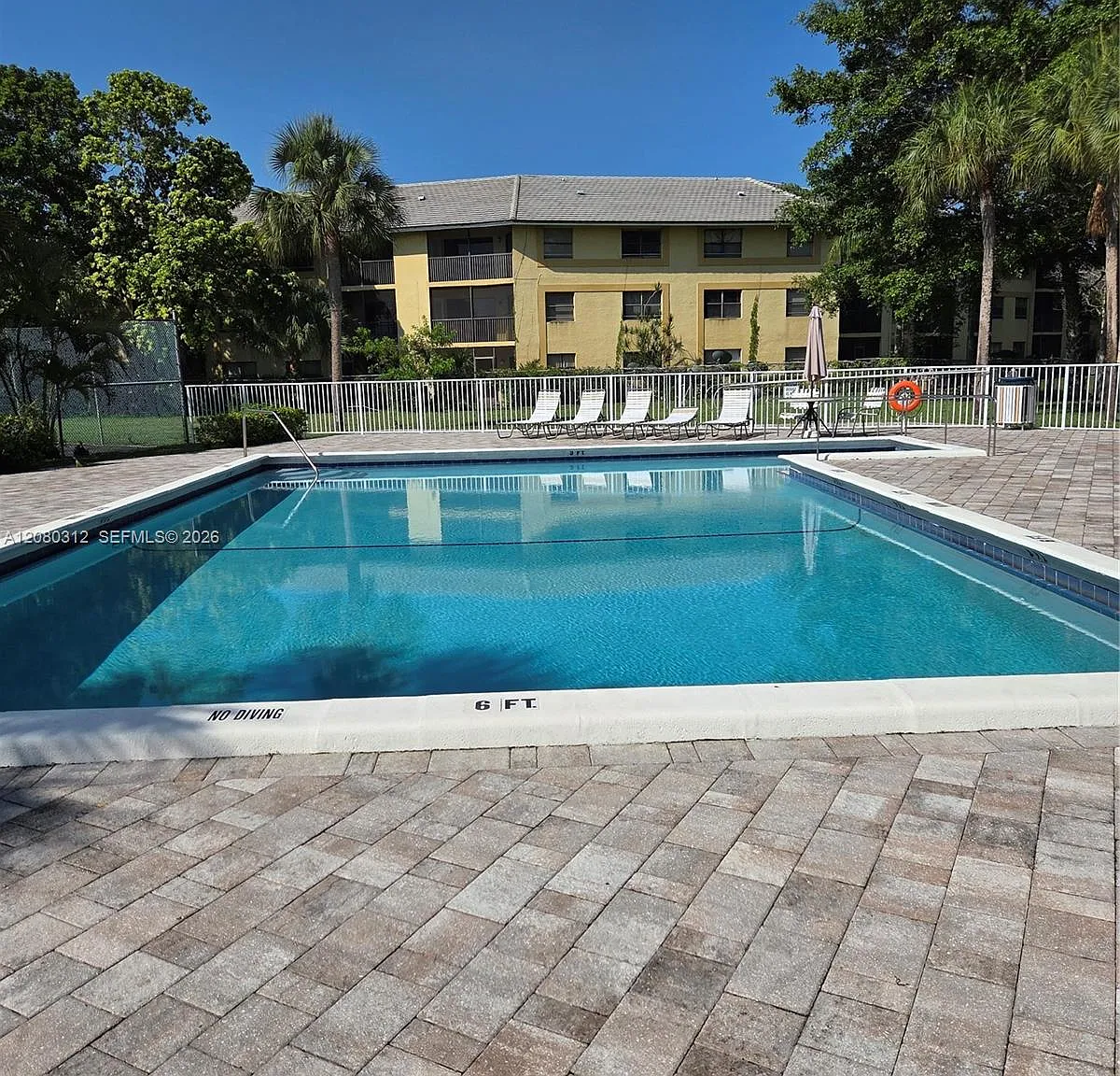 Sun And Lake Condo — Photo 4