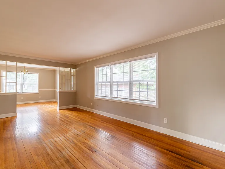 376 N Graham St — Photo 13