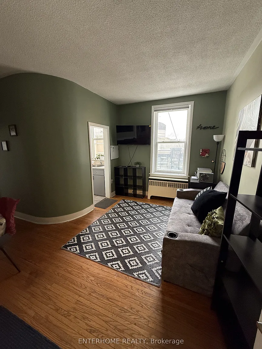 51 Queen St E Unit 2 photo 1