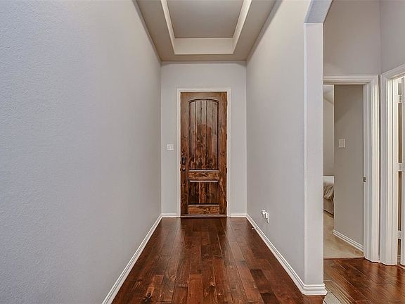 3rd image of 21115 Normandy Glen St