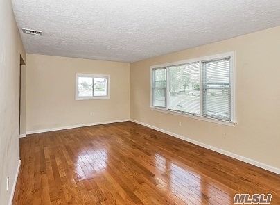 4th image of 8 Kent Pl