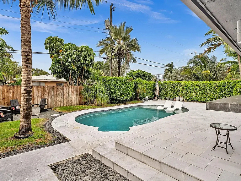1740 Poinsettia Dr — Photo 34