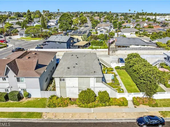 2865 Mendoza Dr, Costa Mesa, CA 92626