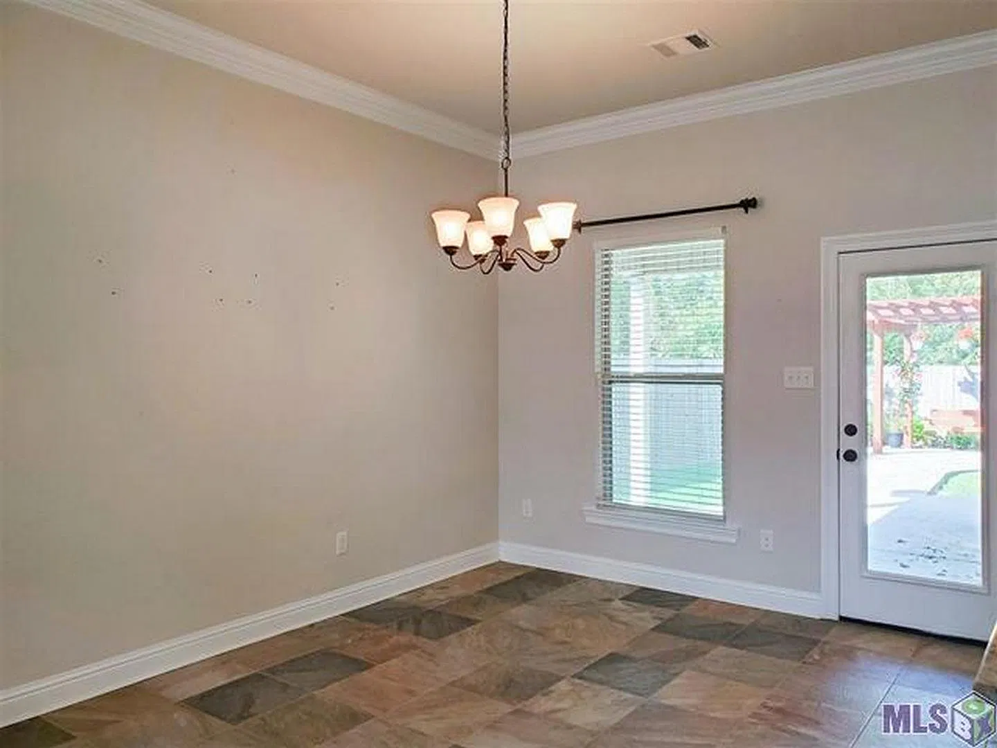 3 bed, 1629 sqft, $2,500 — Photo 3