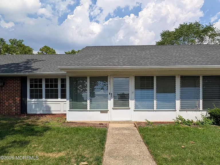 1042 Aberdeen Dr #1042B — Photo 1