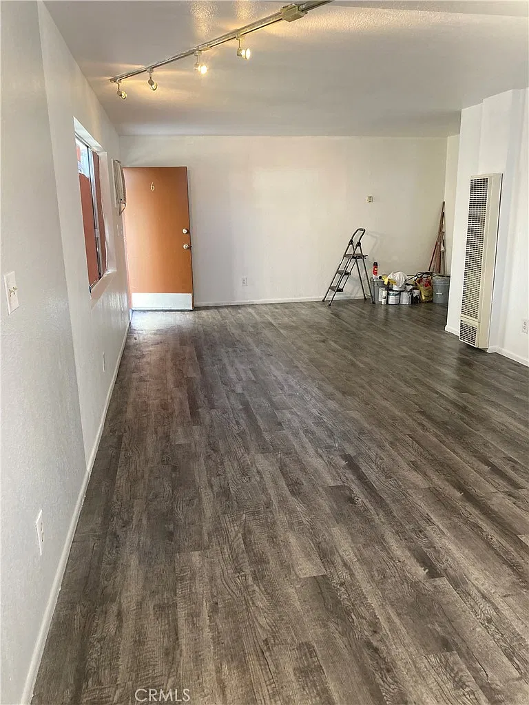 2 bed, 800 sqft, $2,000 — Photo 2