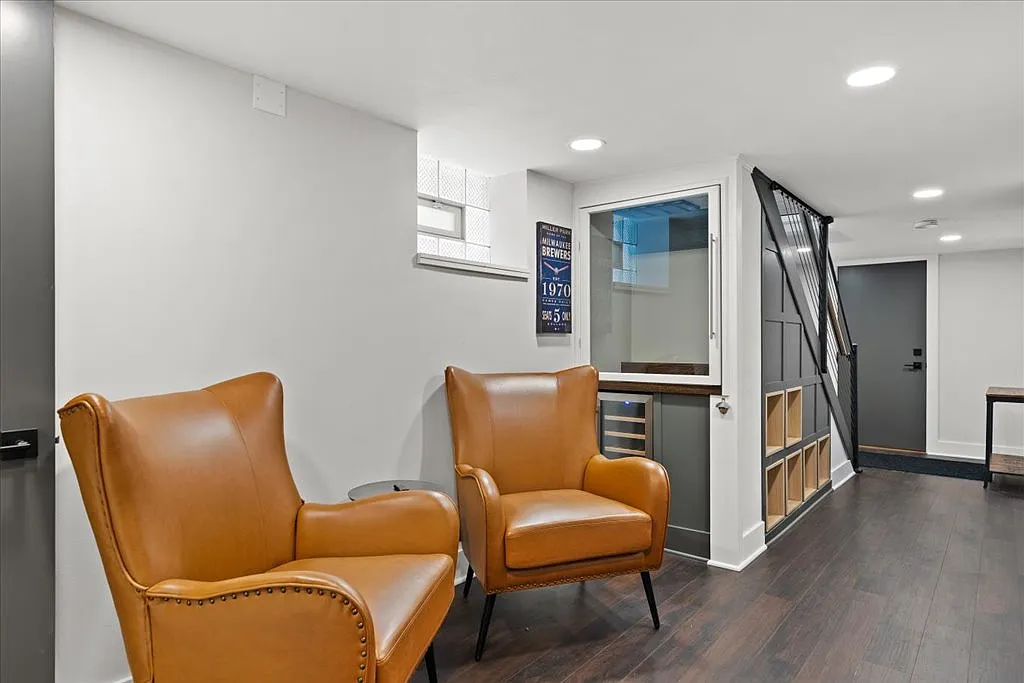 3 bed, 1268 sqft, $3,750 — Photo 4