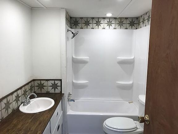 5th image of 204 Claremont Dr