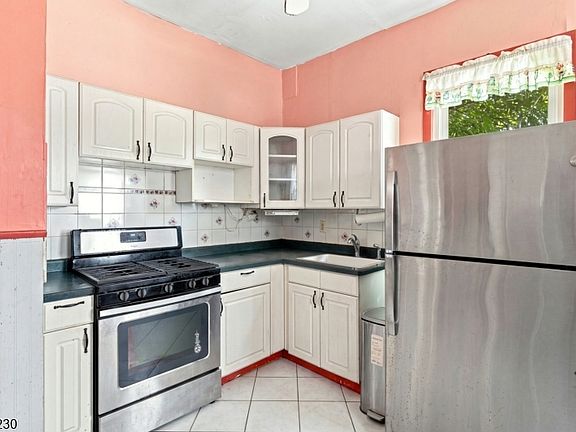 5th image of 186 Culver Ave