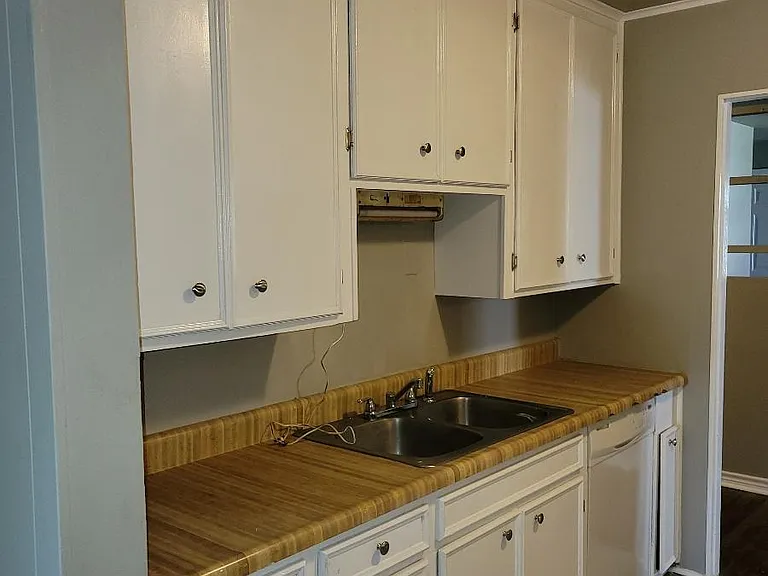 4290 Dallas St — Photo 10
