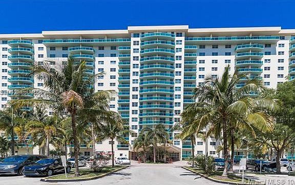 3rd image of 19390 Collins Ave APT 121