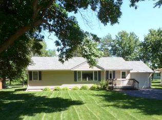 2820 Country Club Dr, Windom, MN 56101