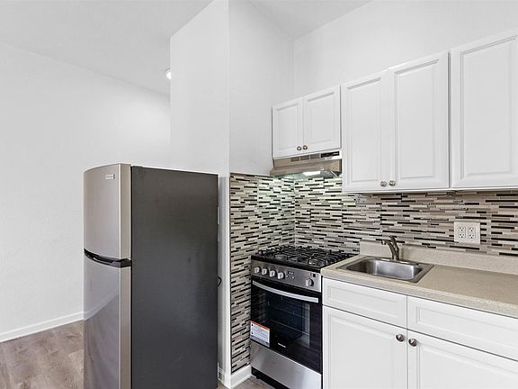 3rd image of 209-211 48th St #C3