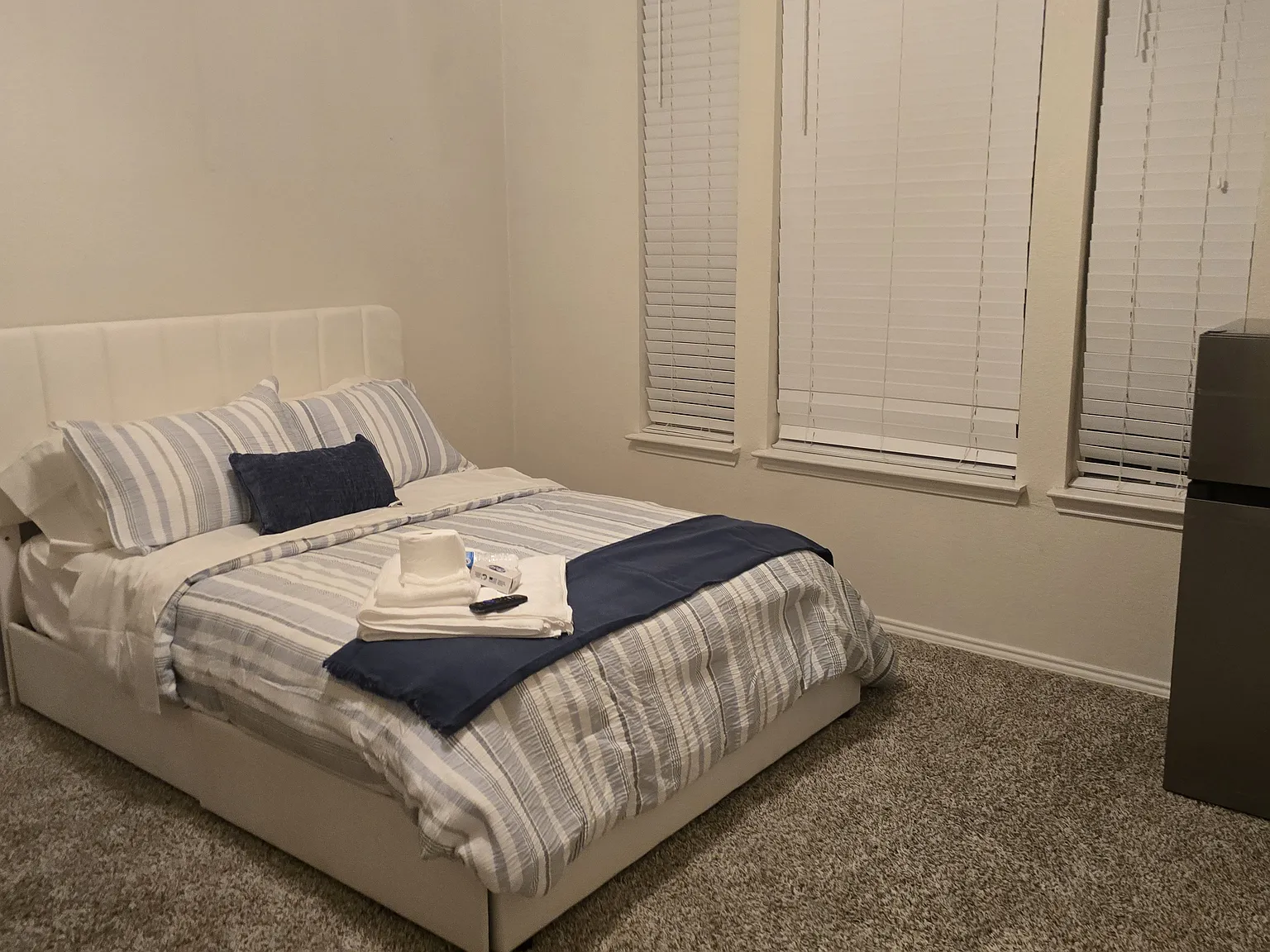 7 bed, 2570 sqft, $3,400 — Photo 3
