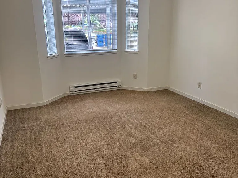 1014 37th St SE — Photo 11