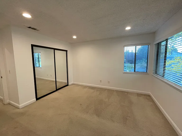 5015 Shalimar Cir — Photo 21