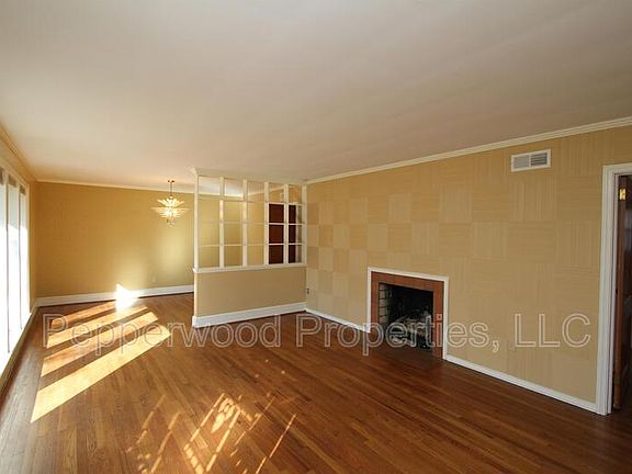 2nd image of 327 N Park Dr
