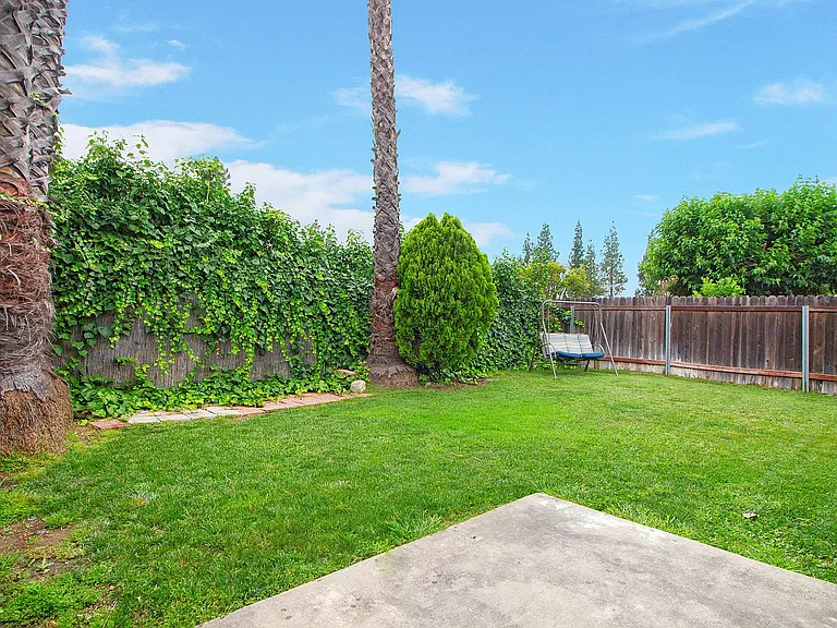 Los Timbres Street Duplex — Photo 18