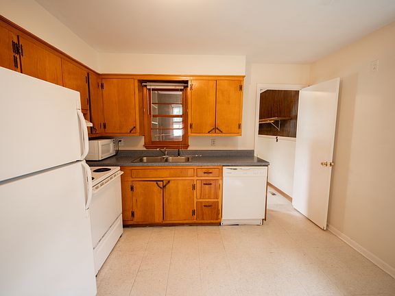 2nd image of 500-502 W Main St