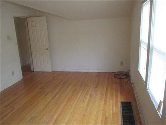 4th image of 1827 S 8th Ave