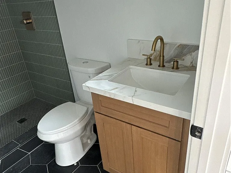 551 W Crescent Dr — Photo 3