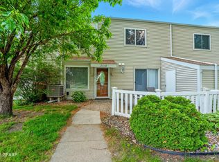 2518 26th Ave S, Grand Forks, ND 58201