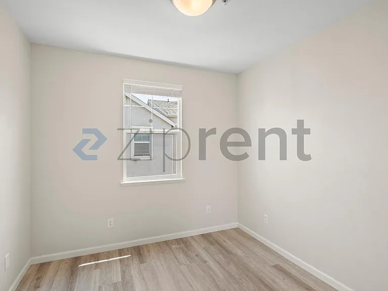 1611 Summer Ln — Photo 23