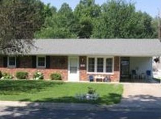 5 Surrey Hills Rd, Hannibal, MO 63401