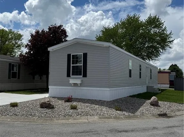 1048 N Main St #37, Bowling Green, OH 43402