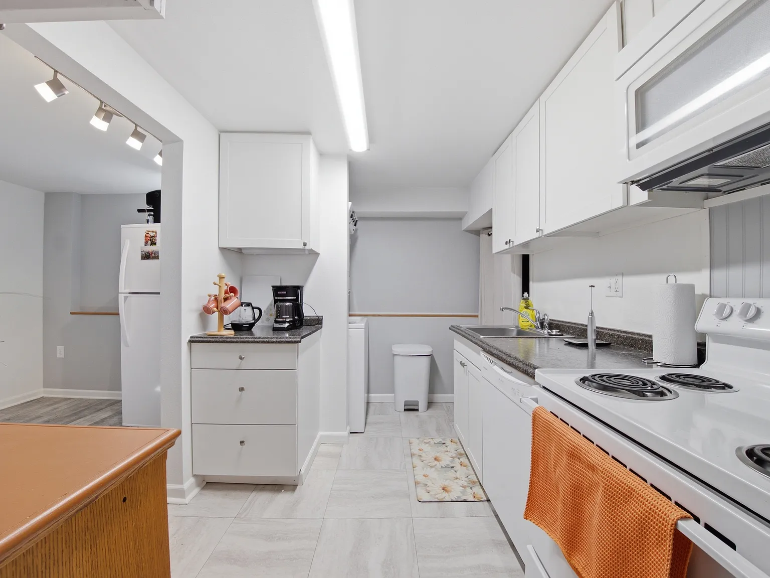 1 bed, 950 sqft, $1,500 — Photo 3