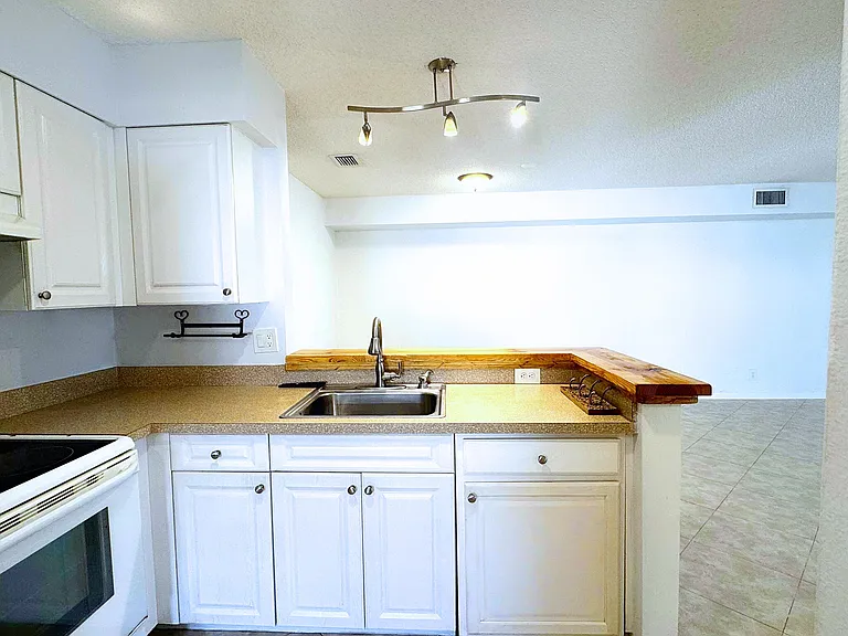 14893 Wedgefield Dr #204 — Photo 10