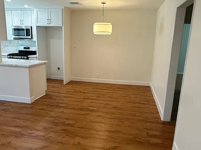 561 East Orange Grove Avenue — Photo 4