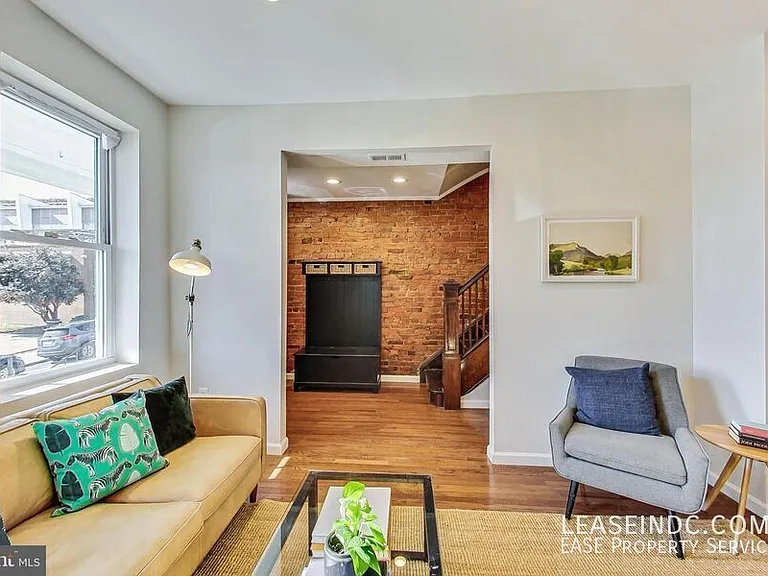535 Gresham Pl NW — Photo 7