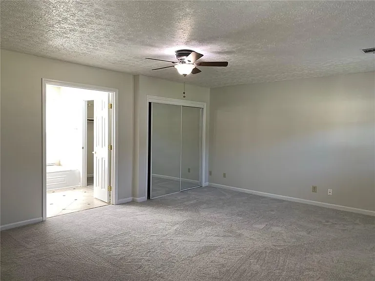 4536 Woodlawn Lake Dr — Photo 27