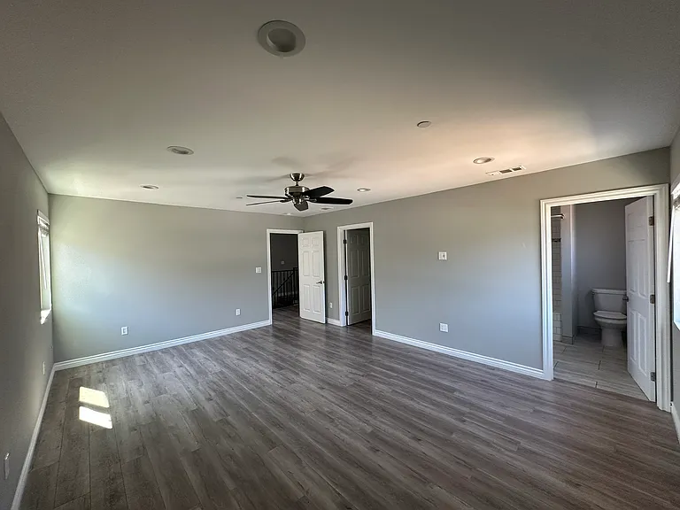 7542 Denny Ave — Photo 22