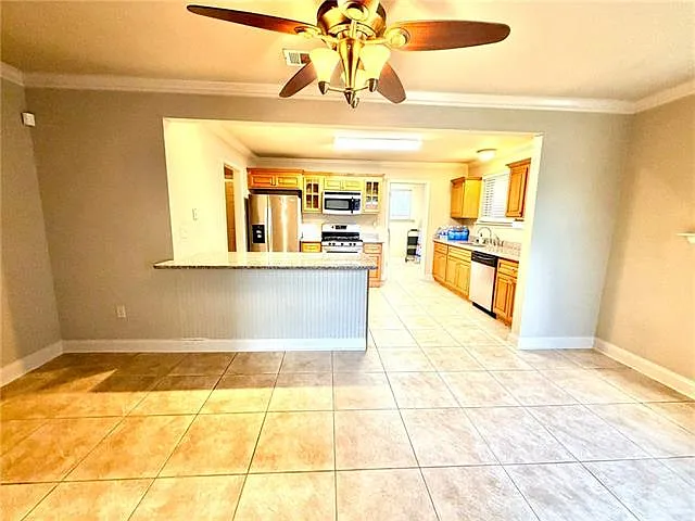 2 bed, 1.0 bath, 820 sqft, $1,450 — Photo 2