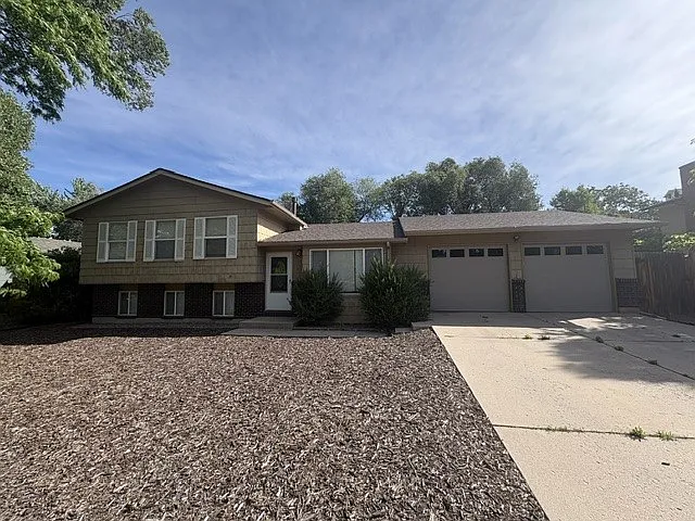 504 Cragmor Rd — Photo 1