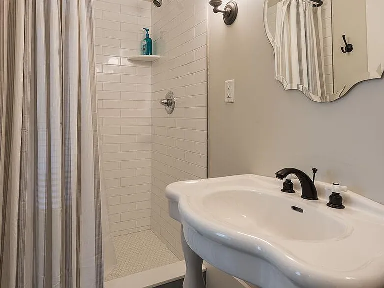 829 Belmont Ave #1A — Photo 4