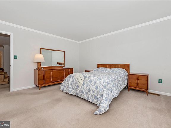 4th image of 293 Hahn Rd